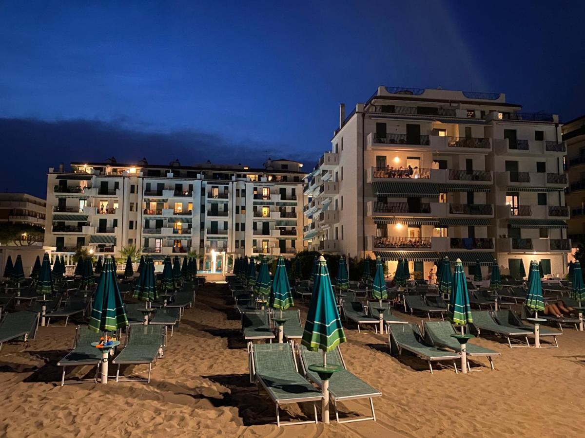 Residence El Palmar Fronte Mare, Fronte Spiaggia Lido di Jesolo Kültér fotó