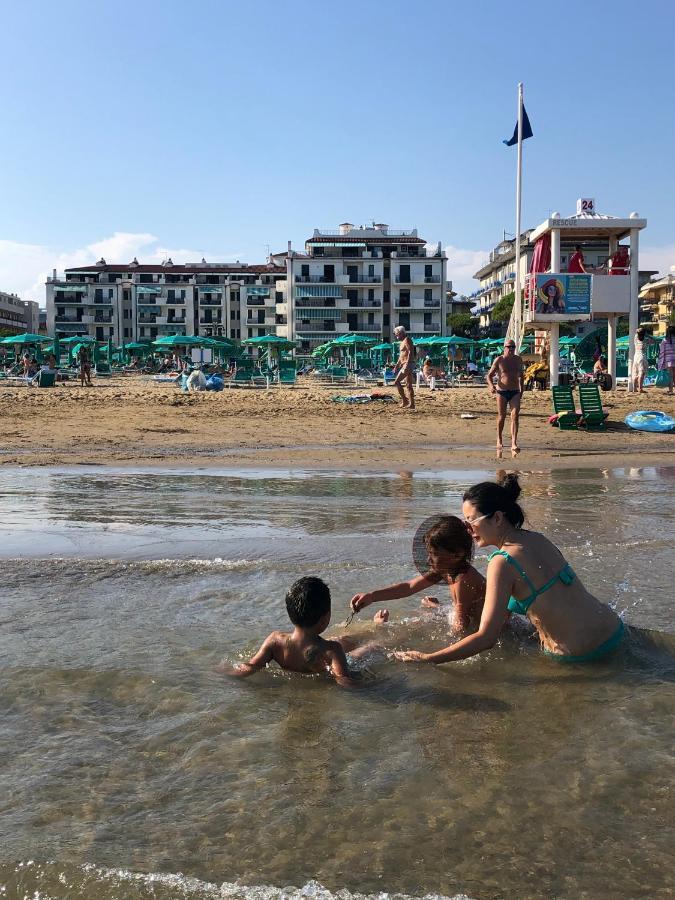 Residence El Palmar Fronte Mare, Fronte Spiaggia Lido di Jesolo Kültér fotó